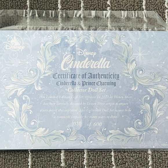 Disney Store - Limited Edition 17" Cinderella and Prince Charming Doll Set - Picture 3 of 3